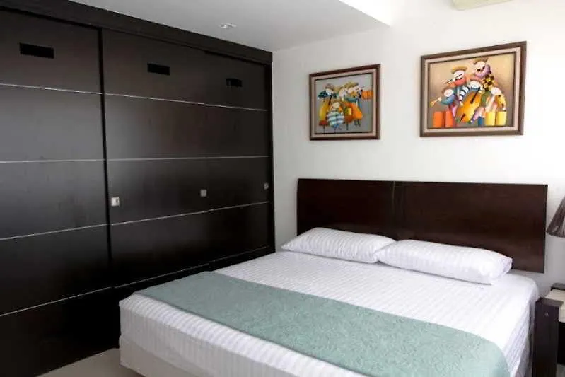 ホテル Barcelona Tower Suite カンクン
